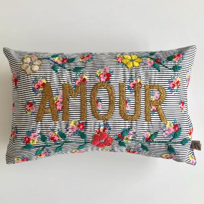 Mini Coussin Csao brodé AMOUR - Fleuri marine et rose